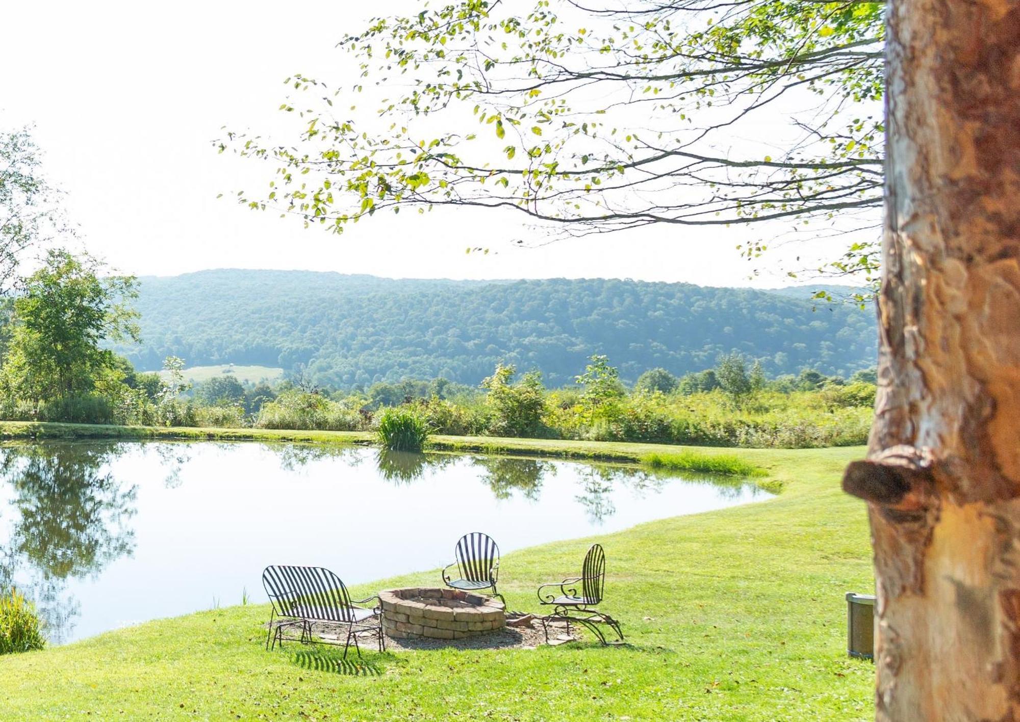 Cozy Cottage On Pond Great Valley Экстерьер фото