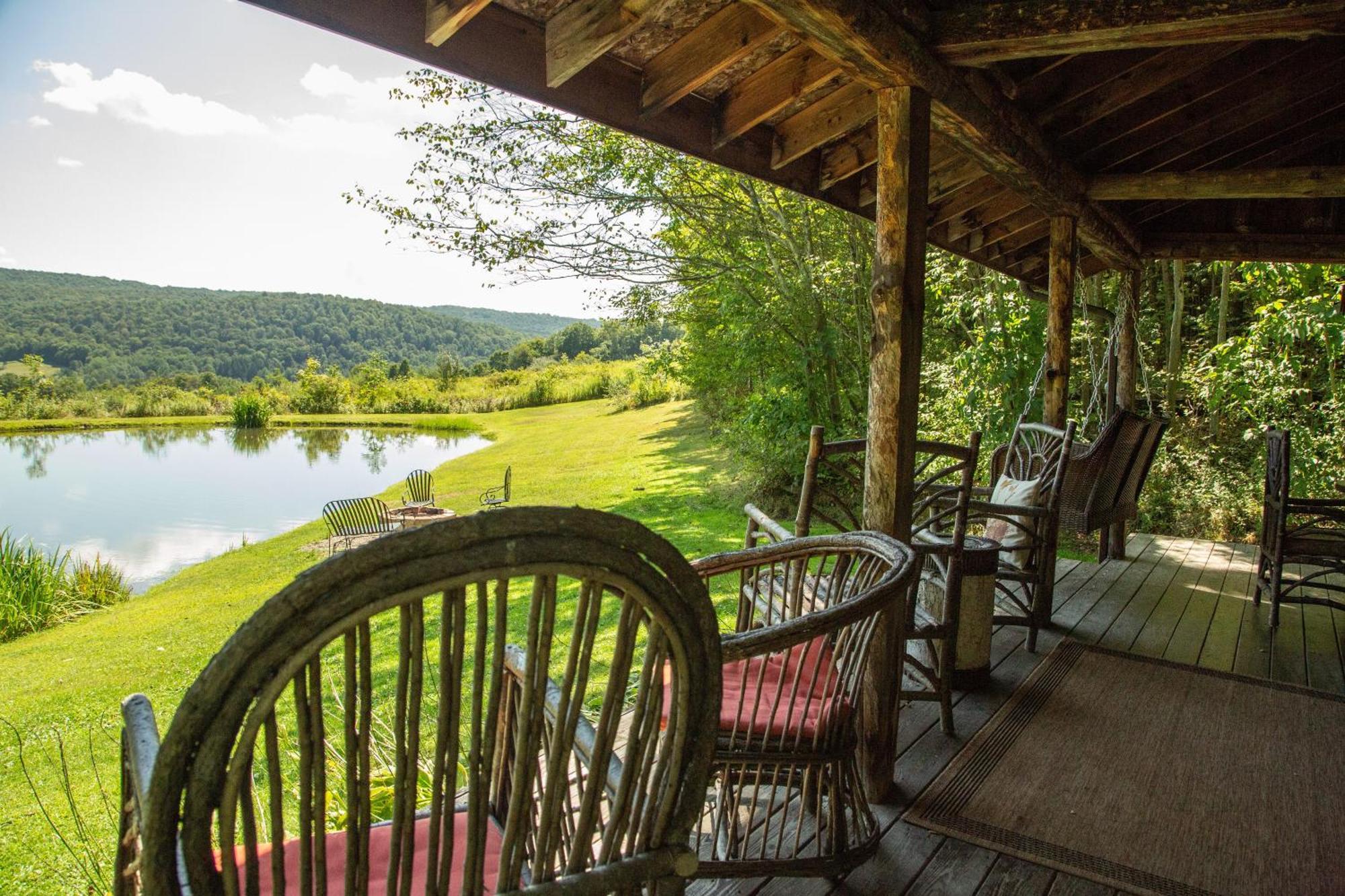 Cozy Cottage On Pond Great Valley Экстерьер фото