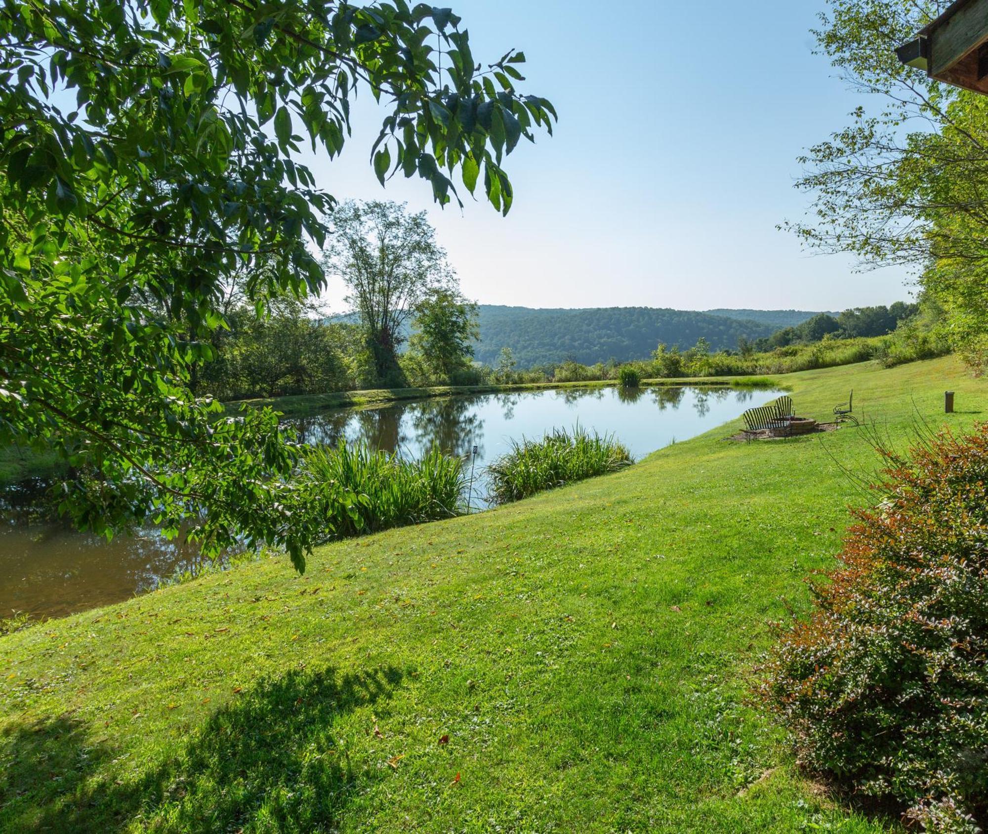 Cozy Cottage On Pond Great Valley Экстерьер фото